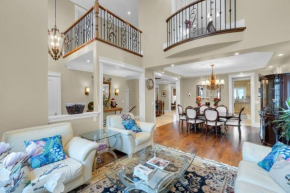Luxury 4BR - Pool Table - 10 min to Yorkdale Mall